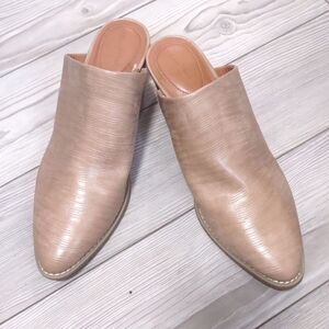 (S-4729)  Universal Thread Tan Tara Slip on Sandals Sz 6